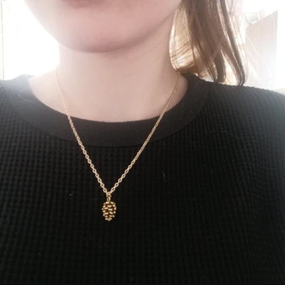 💎✨  Pinecone Necklace - Picture 4 of 10